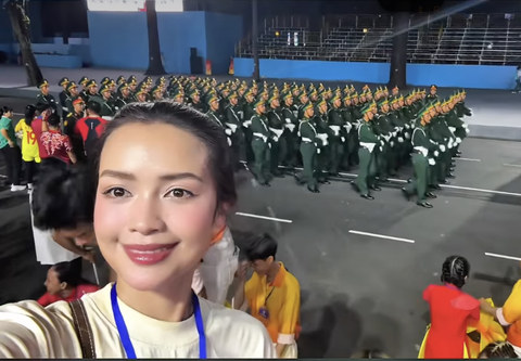 Tiểu Vy, Lan Ngọc, Minh Luân cùng nhiều sao Việt hào hứng tham gia tổng hợp luyện diễu hành Đại lễ 30/4- Ảnh 3. Tiểu Vy, Lan Ngọc, Minh Luân cùng nhiều sao Việt hào hứng tham gia tổng hợp luyện diễu hành Đại lễ 30/4- Ảnh 3.