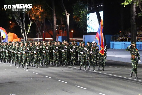 Quân đội Lào , Campuchia tham gia tổng hợp luyện diễu binh tại TP . HCM kỷ niệm 50 năm - Ảnh 4. Quân đội Lào , Campuchia tham gia tổng hợp luyện diễu binh tại TP . HCM kỷ niệm 50 năm - Ảnh 4.