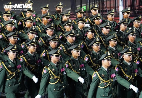 Quân đội Lào , Campuchia tham gia tổng hợp luyện diễu binh tại TP . HCM kỷ niệm 50 năm - Ảnh 7. Quân đội Lào , Campuchia tham gia tổng hợp luyện diễu binh tại TP . HCM kỷ niệm 50 năm - Ảnh 7.