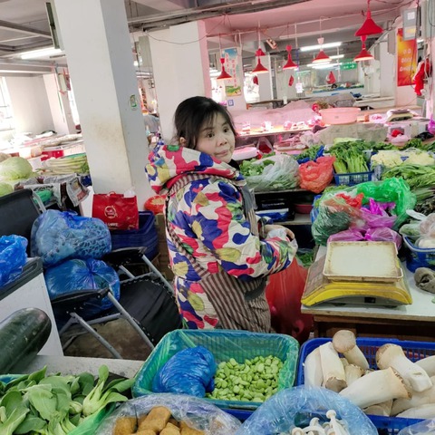 Theo chân người phụ nữ bán rau ở chợ về đến nhà, choáng váng vì cuộc sống thật: "Phú bà" cũng chỉ đến thế! - Ảnh 2. Theo chân người phụ nữ bán rau ở chợ về đến nhà, choáng váng vì cuộc sống thật: "Phú bà" cũng chỉ đến thế! - Ảnh 2.