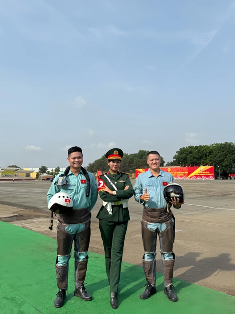 Nữ Trung úy cao 1m73 tham gia diễu binh 30/4, dân tình tấm tắc “thiếu mỗi vương miện là thành Hoa hậu” - Ảnh 6.