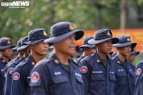 Diễu binh Campuchia tại Bình Dương: Vẻ đẹp rắn rỏi của các chiến sĩ quân đội Hoàng gia - Ảnh 12. Diễu binh Campuchia tại Bình Dương: Vẻ đẹp rắn rỏi của các chiến sĩ quân đội Hoàng gia - Ảnh 12.