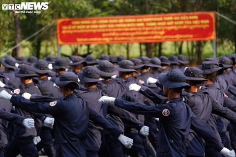 Diễu binh Campuchia tại Bình Dương: Vẻ đẹp rắn rỏi của các chiến sĩ quân đội Hoàng gia - Ảnh 9. Diễu binh Campuchia tại Bình Dương: Vẻ đẹp rắn rỏi của các chiến sĩ quân đội Hoàng gia - Ảnh 9.