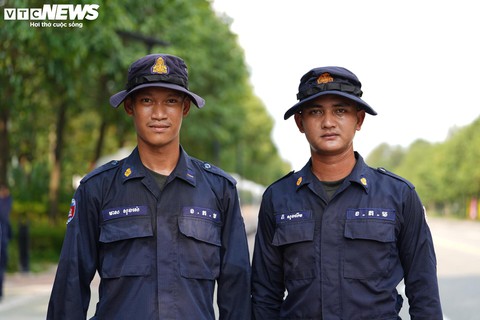 Diễu binh Campuchia tại Bình Dương: Vẻ đẹp rắn rỏi của các chiến sĩ quân đội Hoàng gia - Ảnh 13. Diễu binh Campuchia tại Bình Dương: Vẻ đẹp rắn rỏi của các chiến sĩ quân đội Hoàng gia - Ảnh 13.