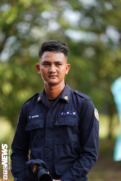 Diễu binh Campuchia tại Bình Dương: Vẻ đẹp rắn rỏi của các chiến sĩ quân đội Hoàng gia - Ảnh 5. Diễu binh Campuchia tại Bình Dương: Vẻ đẹp rắn rỏi của các chiến sĩ quân đội Hoàng gia - Ảnh 5.