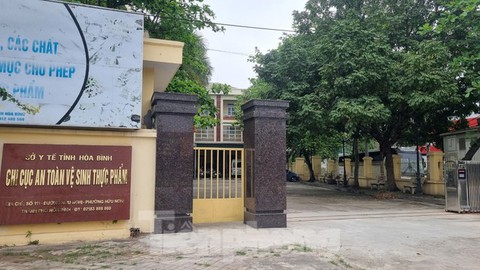 Công an điều tra 305 nhãn hiệu sữa giả tại Chi cục An toàn vệ sinh thực phẩm Hòa Bình - Ảnh 1. Công an điều tra 305 nhãn hiệu sữa giả tại Chi cục An toàn vệ sinh thực phẩm Hòa Bình - Ảnh 1.