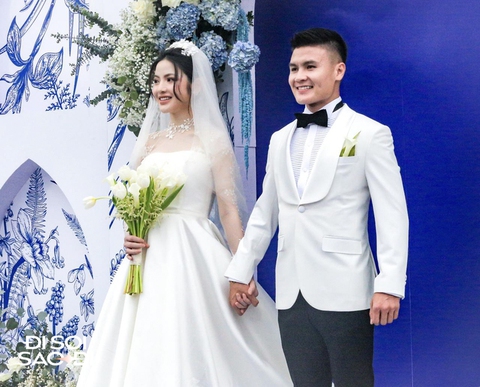 Vì sao từng hẹn hò với nhiều bóng hồng nổi tiếng nhưng Quang Hải lại chọn cưới Chu Thanh Huyền?- Ảnh 1. Vì sao từng hẹn hò với nhiều bóng hồng nổi tiếng nhưng Quang Hải lại chọn cưới Chu Thanh Huyền?- Ảnh 1.
