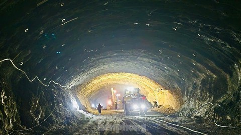 Sắp thông hầm xuyên núi dài nhất cao tốc Bắc - Nam - Ảnh 24.