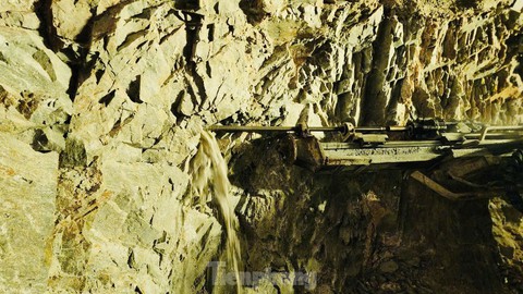 Sắp thông hầm xuyên núi dài nhất cao tốc Bắc - Nam - Ảnh 16.