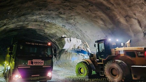 Sắp thông hầm xuyên núi dài nhất cao tốc Bắc - Nam - Ảnh 28.