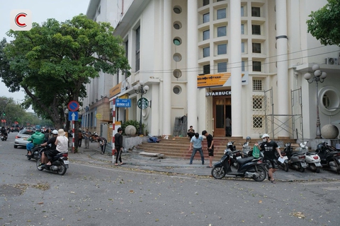 Nóng: Starbucks chuẩn bị khai trương cửa hàng mới tại nơi đắt đỏ bậc nhất Hà Nội, view trực diện hồ Hoàn Kiếm- Ảnh 4. Nóng: Starbucks chuẩn bị khai trương cửa hàng mới tại nơi đắt đỏ bậc nhất Hà Nội, view trực diện hồ Hoàn Kiếm- Ảnh 4.