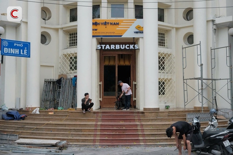 Nóng: Starbucks chuẩn bị khai trương cửa hàng mới tại nơi đắt đỏ bậc nhất Hà Nội, view trực diện hồ Hoàn Kiếm- Ảnh 3. Nóng: Starbucks chuẩn bị khai trương cửa hàng mới tại nơi đắt đỏ bậc nhất Hà Nội, view trực diện hồ Hoàn Kiếm- Ảnh 3.