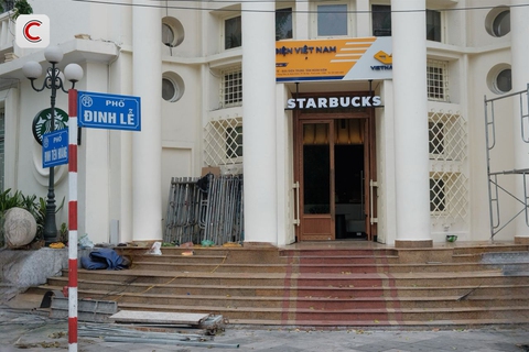 Nóng: Starbucks chuẩn bị khai trương cửa hàng mới tại nơi đắt đỏ bậc nhất Hà Nội, view trực diện hồ Hoàn Kiếm- Ảnh 1. Nóng: Starbucks chuẩn bị khai trương cửa hàng mới tại nơi đắt đỏ bậc nhất Hà Nội, view trực diện hồ Hoàn Kiếm- Ảnh 1.