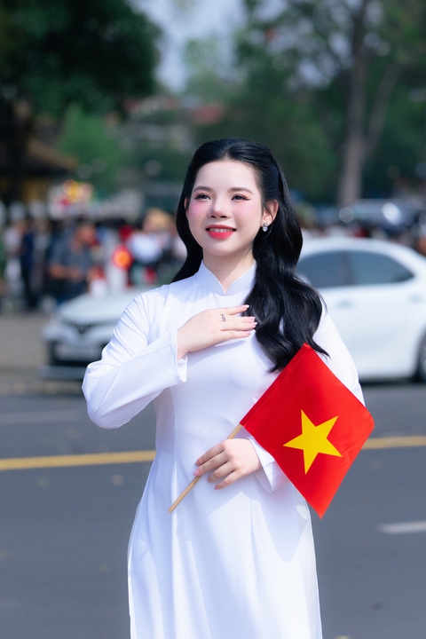 Con gái Thanh Thanh Hiền hóa thân thành Thị Nở, thực hiện bộ ảnh "hòa bình đẹp lắm"- Ảnh 2. Con gái Thanh Thanh Hiền hóa thân thành Thị Nở, thực hiện bộ ảnh "hòa bình đẹp lắm"- Ảnh 2.