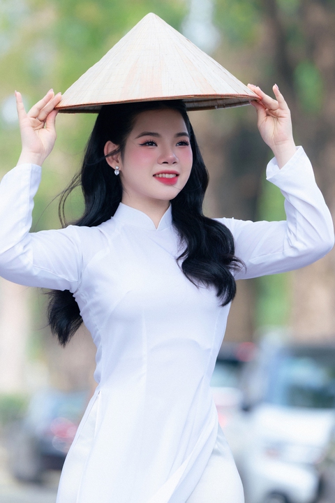 Con gái Thanh Thanh Hiền hóa thân thành Thị Nở, thực hiện bộ ảnh "hòa bình đẹp lắm"- Ảnh 5. Con gái Thanh Thanh Hiền hóa thân thành Thị Nở, thực hiện bộ ảnh "hòa bình đẹp lắm"- Ảnh 5.