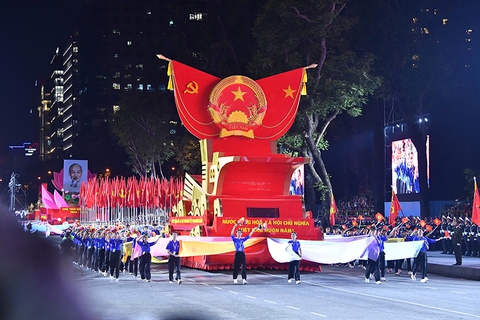 Diễu binh 30 / 4 tại TPHCM kỷ niệm 50 năm Giải phóng miền Nam thống nhất đất nước - Ảnh 2. Diễu binh 30 / 4 tại TPHCM kỷ niệm 50 năm Giải phóng miền Nam thống nhất đất nước - Ảnh 2.