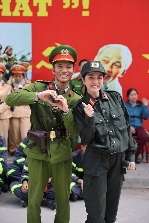 Nữ ca sĩ đầu tiên hát ca khúc đang gây sốt, hút 2 tỷ view: "Tôi biết ơn" - Ảnh 9. Nữ ca sĩ đầu tiên hát ca khúc đang gây sốt, hút 2 tỷ view: "Tôi biết ơn" - Ảnh 9.