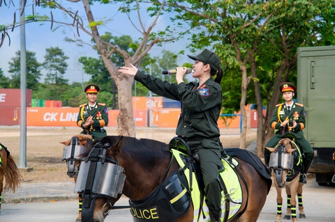 Nữ ca sĩ đầu tiên hát ca khúc đang gây sốt, hút 2 tỷ view: "Tôi biết ơn" - Ảnh 7. Nữ ca sĩ đầu tiên hát ca khúc đang gây sốt, hút 2 tỷ view: "Tôi biết ơn" - Ảnh 7.