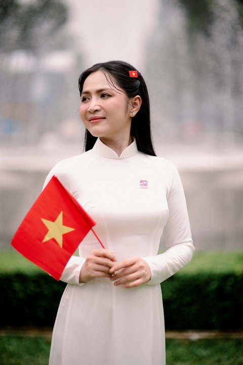 Nữ ca sĩ đầu tiên hát ca khúc đang gây sốt, hút 2 tỷ view: "Tôi biết ơn" - Ảnh 3. Nữ ca sĩ đầu tiên hát ca khúc đang gây sốt, hút 2 tỷ view: "Tôi biết ơn" - Ảnh 3.