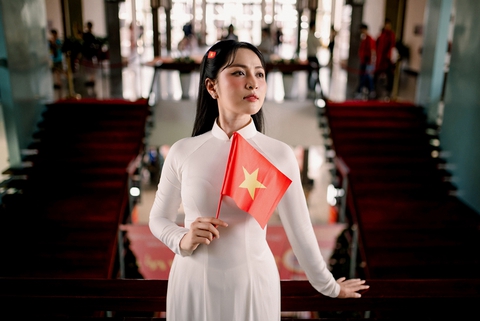 Nữ ca sĩ đầu tiên hát ca khúc đang gây sốt, hút 2 tỷ view: "Tôi biết ơn" - Ảnh 2. Nữ ca sĩ đầu tiên hát ca khúc đang gây sốt, hút 2 tỷ view: "Tôi biết ơn" - Ảnh 2.