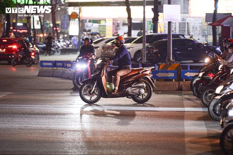 Tài xế phớt lờ Nghị định 168 , vi phạm giao thông nghiêm trọng - Ảnh 13. Tài xế phớt lờ Nghị định 168 , vi phạm giao thông nghiêm trọng - Ảnh 13.