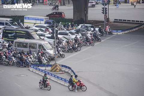 Tài xế phớt lờ Nghị định 168 , vi phạm giao thông nghiêm trọng - Ảnh 2. Tài xế phớt lờ Nghị định 168 , vi phạm giao thông nghiêm trọng - Ảnh 2.