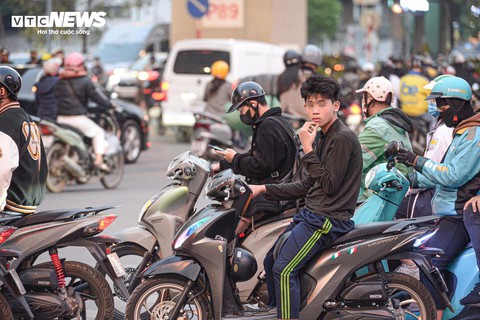Tài xế phớt lờ Nghị định 168 , vi phạm giao thông nghiêm trọng - Ảnh 5. Tài xế phớt lờ Nghị định 168 , vi phạm giao thông nghiêm trọng - Ảnh 5.