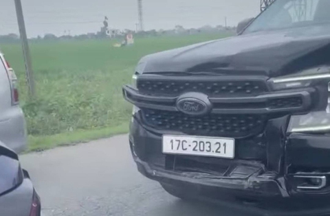 Tài xế côn đồ dùng gậy bóng chày đánh gục người sau va chạm giao thông - Ảnh 3. Tài xế côn đồ dùng gậy bóng chày đánh gục người sau va chạm giao thông - Ảnh 3.