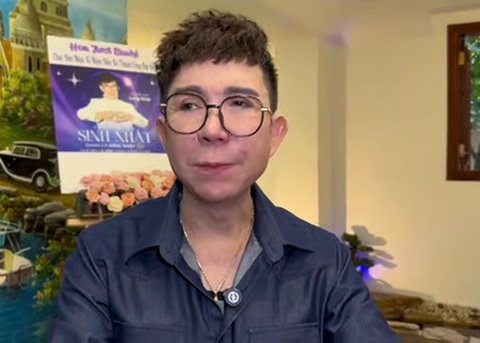 Nam ca sĩ ra Trường Sa hát: "Có chiến sĩ bảo tôi, anh đừng sợ, có chúng em đứng đây rồi"- Ảnh 1. Nam ca sĩ ra Trường Sa hát: "Có chiến sĩ bảo tôi, anh đừng sợ, có chúng em đứng đây rồi"- Ảnh 1.