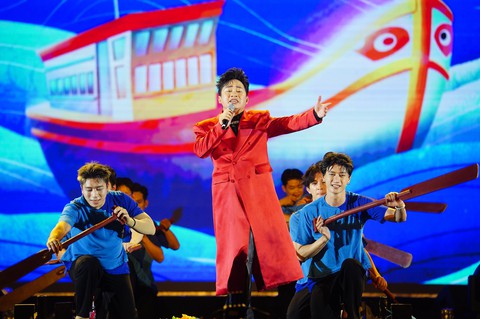 Chi Pu và dàn sao đình đám "đốt cháy" sân khấu ở Đồng Hới- Ảnh 11. Chi Pu và dàn sao đình đám "đốt cháy" sân khấu ở Đồng Hới- Ảnh 11.