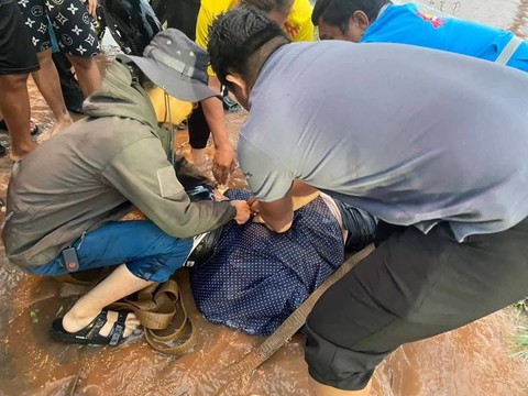 Cô gái tử vong khi đi qua chỗ ngập nước, nguyên nhân gây ám ảnh - Ảnh 1. Cô gái tử vong khi đi qua chỗ ngập nước, nguyên nhân gây ám ảnh - Ảnh 1.