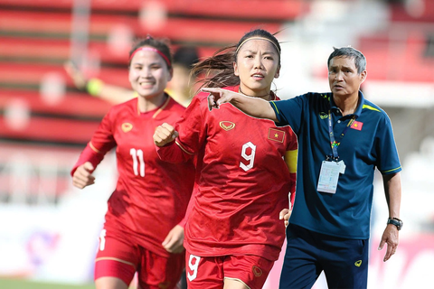'Vua cùi chỏ' Thái Lan thách thức CLB Công an Hà Nội - Ảnh 2.