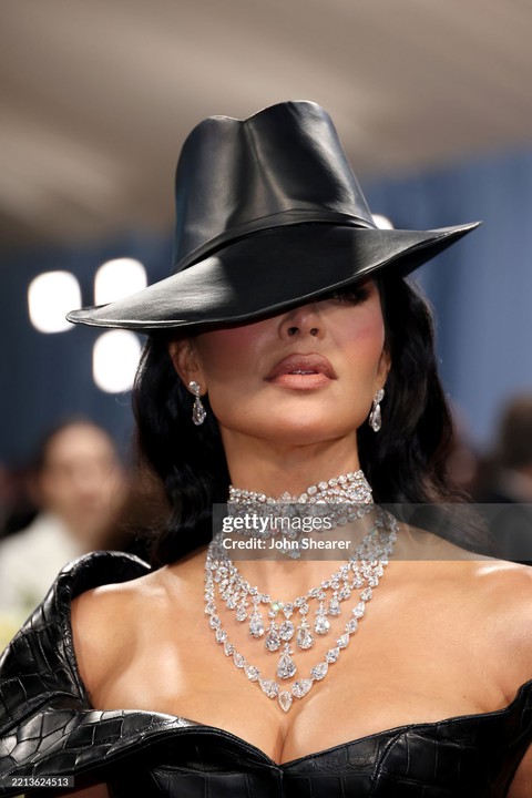 Da thật dàn sao Met Gala bị zoom không thể cận hơn: Kendall lộ khuyết điểm, BLACKPINK thua đại mỹ nhân U60- Ảnh 8. Da thật dàn sao Met Gala bị zoom không thể cận hơn: Kendall lộ khuyết điểm, BLACKPINK thua đại mỹ nhân U60- Ảnh 8.