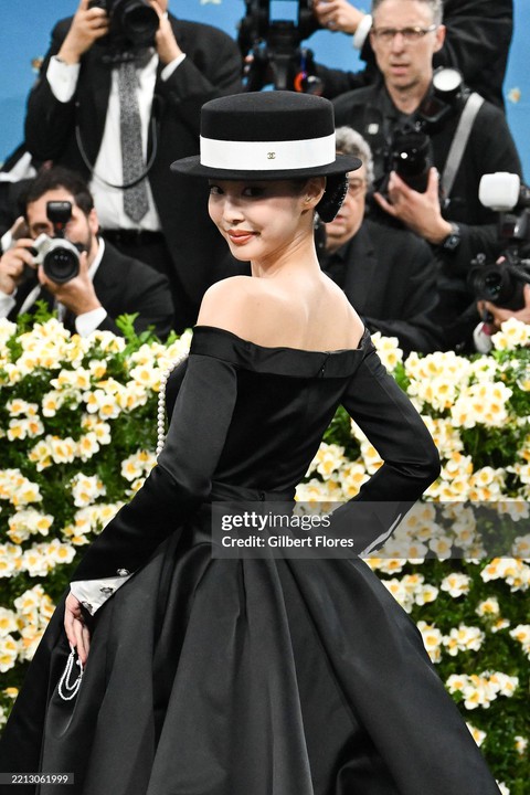 Da thật dàn sao Met Gala bị zoom không thể cận hơn: Kendall lộ khuyết điểm, BLACKPINK thua đại mỹ nhân U60- Ảnh 14. Da thật dàn sao Met Gala bị zoom không thể cận hơn: Kendall lộ khuyết điểm, BLACKPINK thua đại mỹ nhân U60- Ảnh 14.