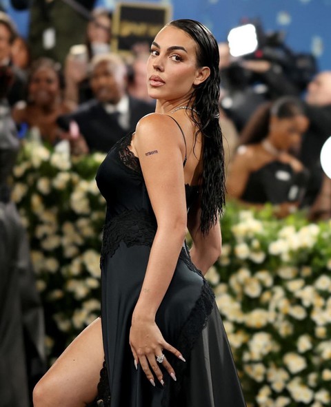 Da thật dàn sao Met Gala bị zoom không thể cận hơn: Kendall lộ khuyết điểm, BLACKPINK thua đại mỹ nhân U60- Ảnh 28. Da thật dàn sao Met Gala bị zoom không thể cận hơn: Kendall lộ khuyết điểm, BLACKPINK thua đại mỹ nhân U60- Ảnh 28.