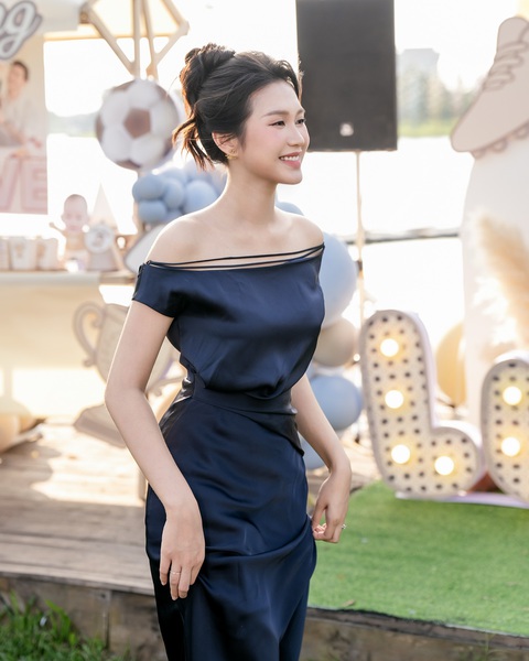 Doãn Hải My khoe dáng "mình hạc xương mai", thừa hưởng xuất sắc "mã gen đỉnh chóp" của mẹ vợ hot nhất làng bóng đá - Ảnh 1. Doãn Hải My khoe dáng "mình hạc xương mai", thừa hưởng xuất sắc "mã gen đỉnh chóp" của mẹ vợ hot nhất làng bóng đá - Ảnh 1.