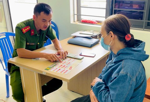 Chủ tiệm vàng lật tẩy bí mật về gói hàng 800 triệu USD khi một phụ nữ đến chuyển tiền - Ảnh 1.