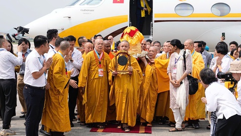Cung rước xá lợi Phật tại sân bay Nội Bài- Ảnh 3. Cung rước xá lợi Phật tại sân bay Nội Bài - Ảnh 3.