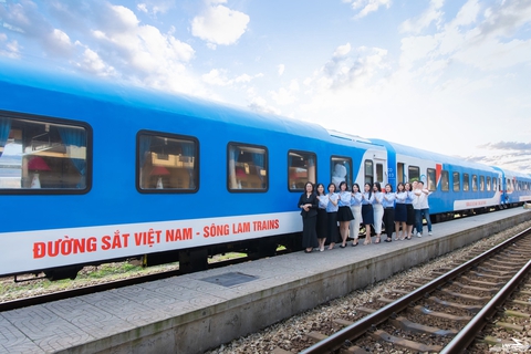 Chuyến tàu chạy 300km vừa nâng cấp thành chất lượng cao: Vé rẻ ngang xe khách mà được nhận xét "5 sao" - Ảnh 1.