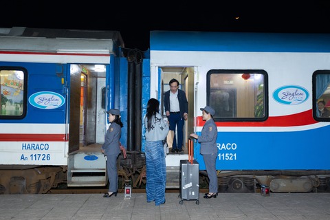 Chuyến tàu chạy 300km vừa nâng cấp thành chất lượng cao: Vé rẻ ngang xe khách mà được nhận xét "5 sao" - Ảnh 2.