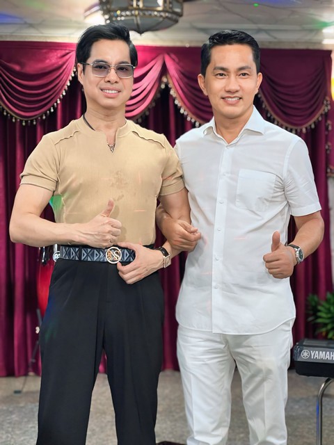 Ngọc Sơn đăng loạt ảnh với tiến sĩ Hồ Nhân, xót xa: "Mong kiếp sau chúng ta vẫn được là anh em"- Ảnh 1. Ngọc Sơn đăng loạt ảnh với tiến sĩ Hồ Nhân, xót xa: "Mong kiếp sau chúng ta vẫn được là anh em"- Ảnh 1.