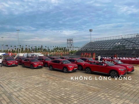 Cơ hội xem tận mắt bộ đôi VinFast VF 8 mui trần tại Hải Phòng: Thiết kế như xe thương mại, có 2 phiên bản - Ảnh 2.