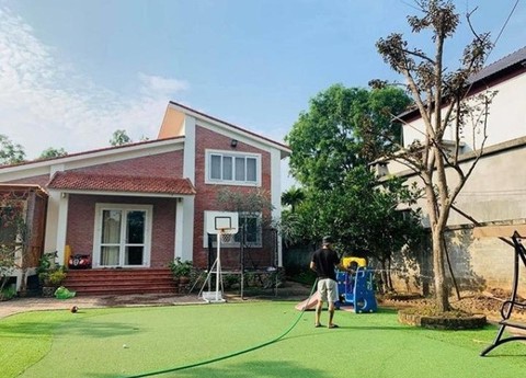 Nghệ sĩ sở hữu biệt thự 3 mặt tiền trung tâm Hà Nội: Scandal chấn động, hôn nhân vẫn viên mãn - Ảnh 7. Nghệ sĩ sở hữu biệt thự 3 mặt tiền trung tâm Hà Nội: Scandal chấn động, hôn nhân vẫn viên mãn - Ảnh 7.