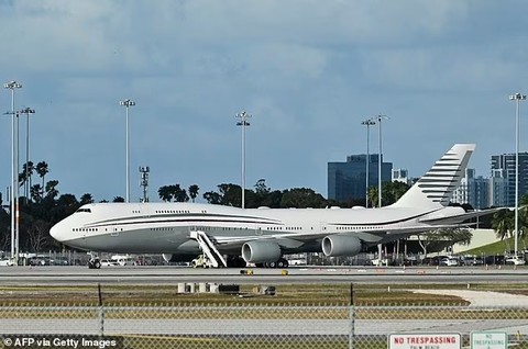 Chuyên cơ của Trump: Cung điện bay 400 triệu USD được Qatar tặng cựu Tổng thống Mỹ - Ảnh 1. Chuyên cơ của Trump: Cung điện bay 400 triệu USD được Qatar tặng cựu Tổng thống Mỹ - Ảnh 1.