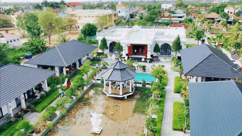 4 anh em ruột xây 4 căn villa giống hệt nhau trong khuôn viên rộng 6.000m2 ở Thanh Hóa: Resort nào đọ nổi đây?- Ảnh 2. 4 anh em ruột xây 4 căn villa giống hệt nhau trong khuôn viên rộng 6.000m2 ở Thanh Hóa: Resort nào đọ nổi đây?- Ảnh 2.
