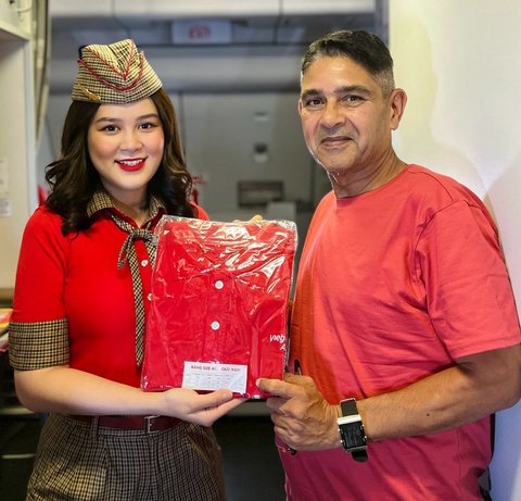 “Lạc” vào gameshow trên trời, hành khách Vietjet hào hứng đọc thần chú, nhận quà xịn - Ảnh 2. “Lạc” vào gameshow trên trời, hành khách Vietjet hào hứng đọc thần chú, nhận quà xịn - Ảnh 2.