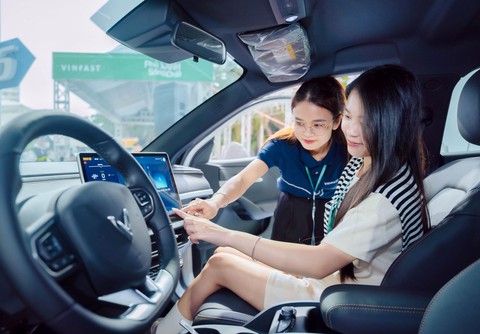 Chuỗi sự kiện “Phủ Xanh, Sống Chất”: Chủ xe xăng đổi sang xe điện sau 30 phút cầm lái VF 6 - Ảnh 3. Chuỗi sự kiện “Phủ Xanh, Sống Chất”: Chủ xe xăng đổi sang xe điện sau 30 phút cầm lái VF 6 - Ảnh 3.