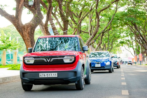 Chuỗi sự kiện “Phủ Xanh, Sống Chất”: Chủ xe xăng đổi sang xe điện sau 30 phút cầm lái VF 6 - Ảnh 9. Chuỗi sự kiện “Phủ Xanh, Sống Chất”: Chủ xe xăng đổi sang xe điện sau 30 phút cầm lái VF 6 - Ảnh 9.
