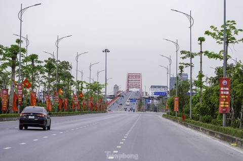 Đường Đỗ Mười - tuyến phố đẹp nhất Hải Phòng ghi dấu lịch sử 70 năm - Ảnh 7. Đường Đỗ Mười - tuyến phố đẹp nhất Hải Phòng ghi dấu lịch sử 70 năm - Ảnh 7.