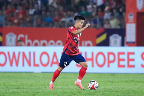 Chu Thanh Huyền lộ diện sau nghi vẫn thẩm mỹ, bị dân mạng nhắc vụ"rồng tôm", thái độ với mẹ Quang Hải gây chú ý - Ảnh 7. Chu Thanh Huyền lộ diện sau nghi vẫn thẩm mỹ, bị dân mạng nhắc vụ"rồng tôm", thái độ với mẹ Quang Hải gây chú ý - Ảnh 7.